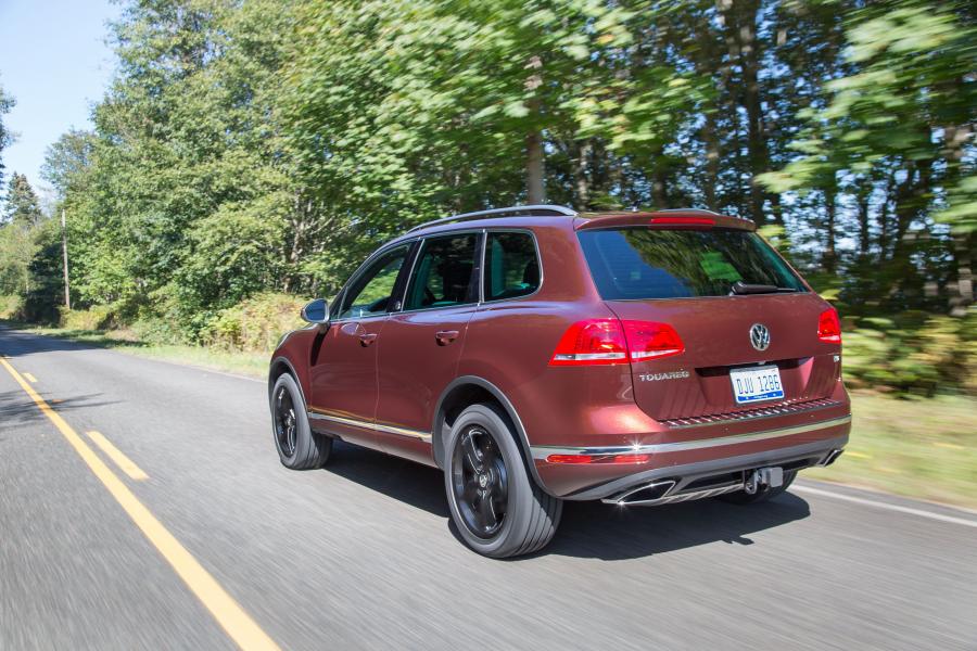  Volkswagen Touareg V6 FSI Wolfsburg Edition 2016 года  (NA) (фото 2 из 11)
